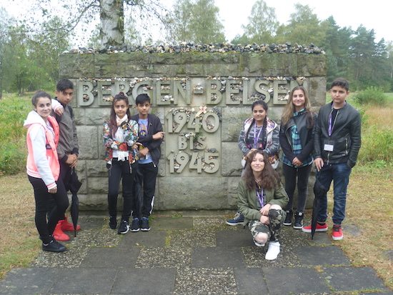 Roma group at Bergen-Belsen (550px * 413px)